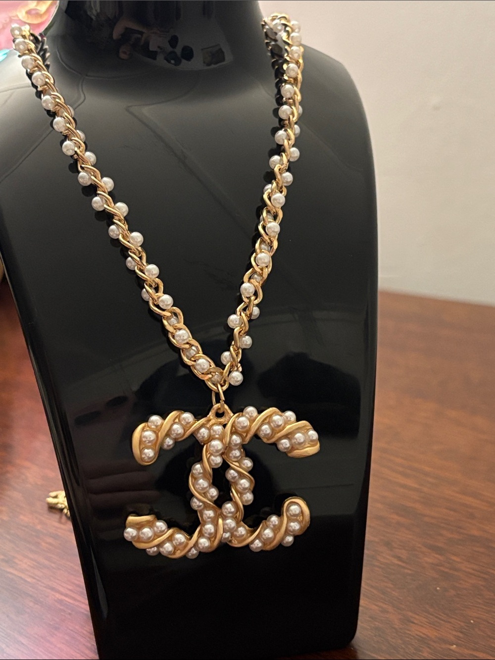 CC Gold Pearl Intertwined Logo Necklace - Luxury Women's Jewelry